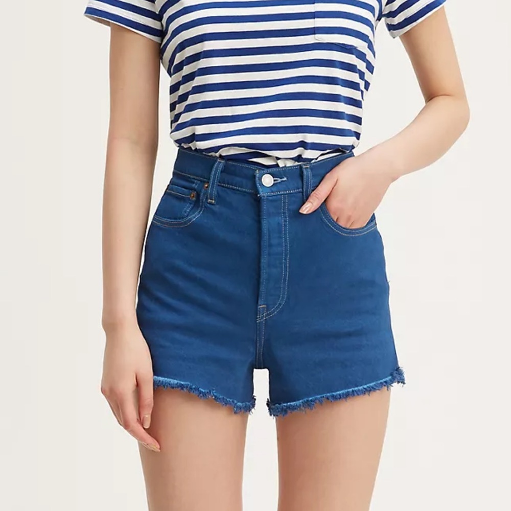 Levi’s rib cage shorts